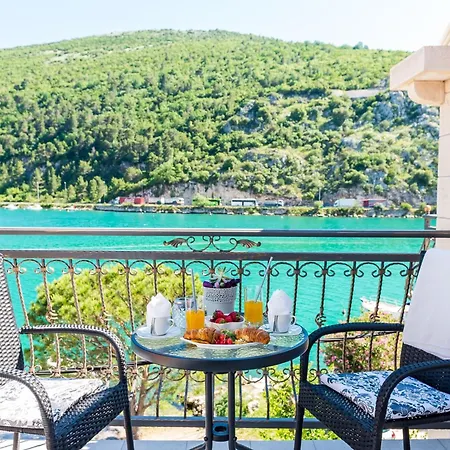 La Luna - One Bedroom With Balcony And Sea View
