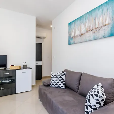 La Luna - One Bedroom With Balcony And Sea View *